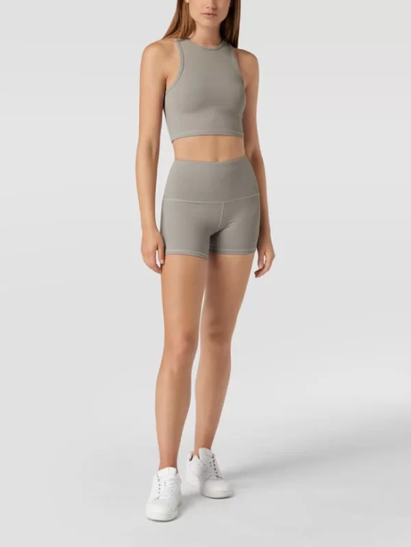 REVIEW Crop Top Mit Racerback – Khaki 1