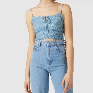 REVIEW Crop Top Mit Floralem Muster – Himmelblau 13