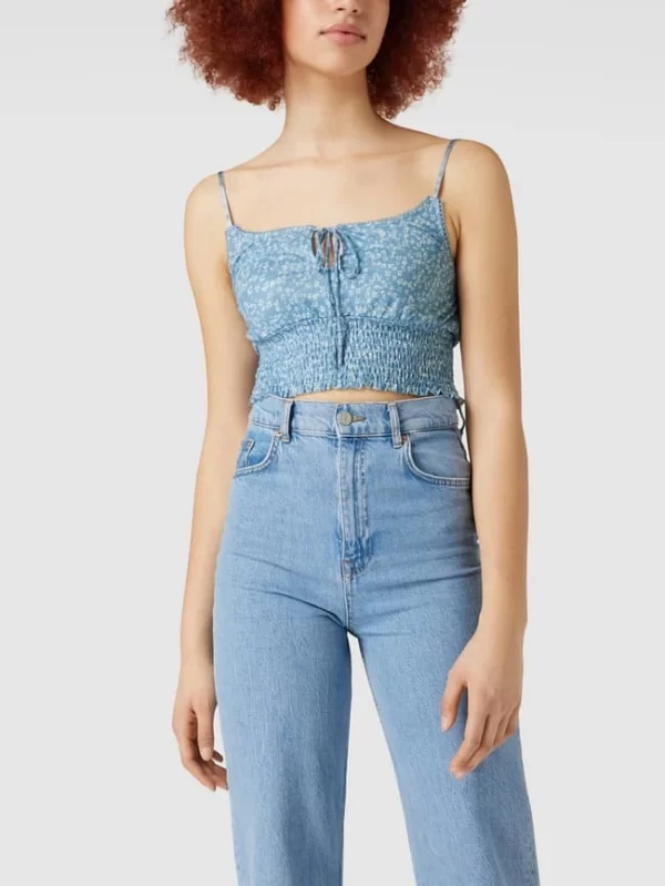 REVIEW Crop Top Mit Floralem Muster – Himmelblau 5