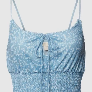 REVIEW Crop Top Mit Floralem Muster – Himmelblau 9