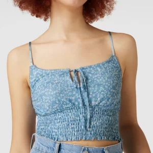 REVIEW Crop Top Mit Floralem Muster – Himmelblau 11